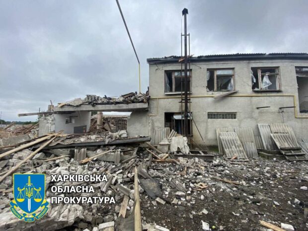 Внаслідок ракетного обстрілу селища Рогань частково зруйновано підприємство