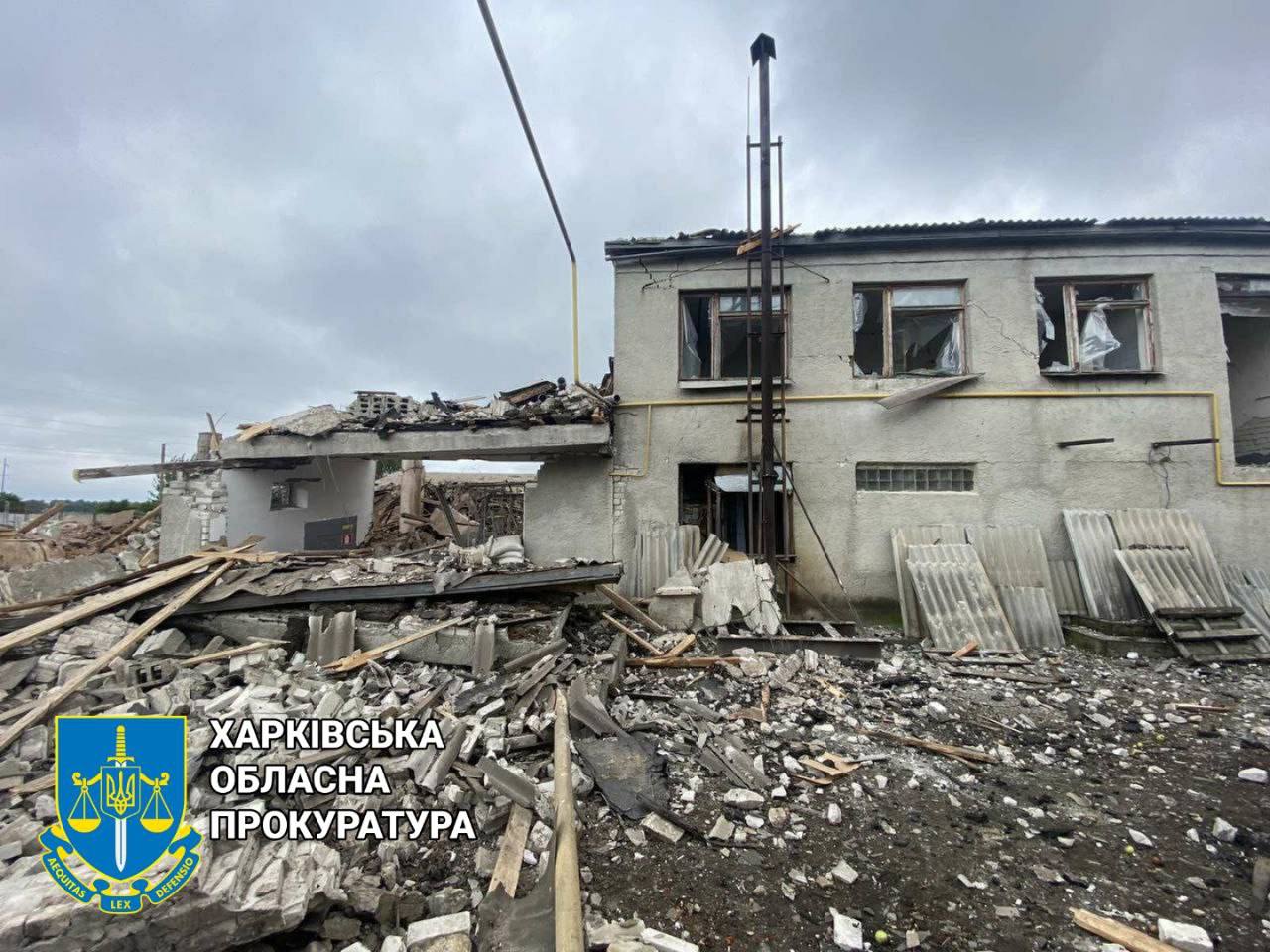 Внаслідок ракетного обстрілу селища Рогань частково зруйновано підприємство