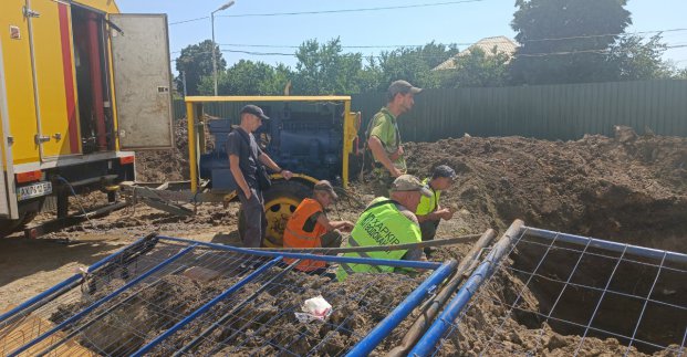 У Новобаварському районі завершують ремонт трубопроводу