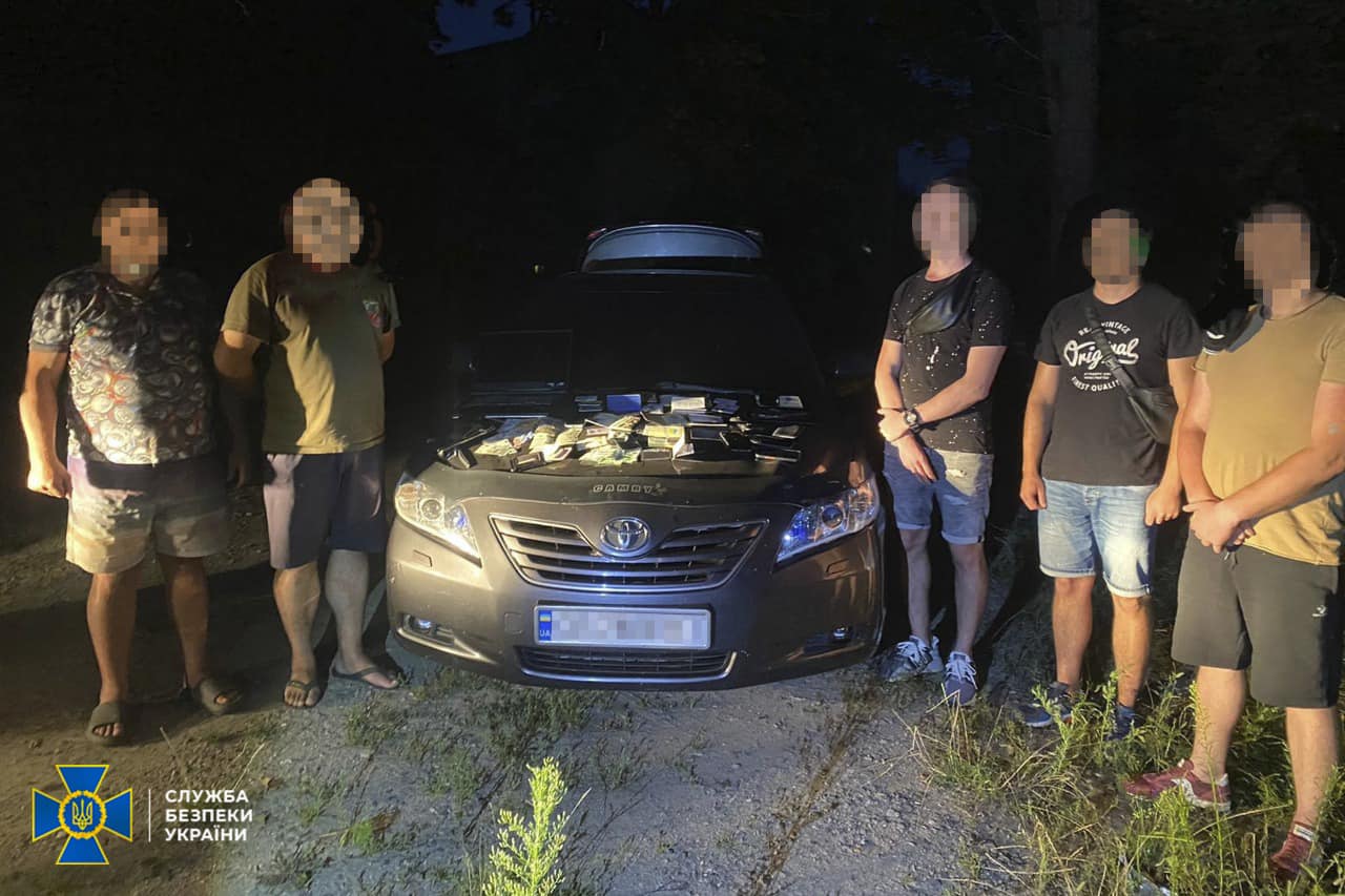 На Харківщині СБУ блокувала схему нелегального переправлення чоловіків до Європи через територію рф