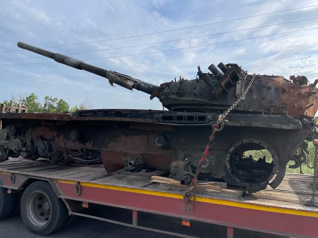 Знищену техніку окупантів з Харківщини відправили на "парад" до Києва