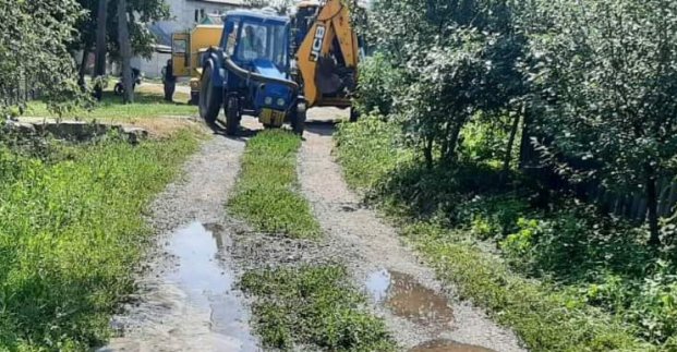 В Індустріальному районі ремонтують водопровідні мережі