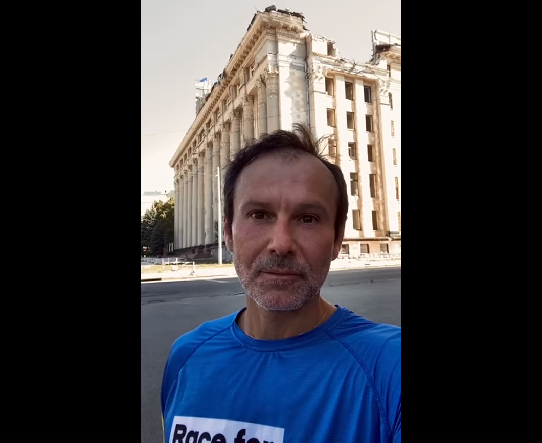 Святослав Вакарчук пробіг по прифронтовому Харкову та розповів, яким побачив місто