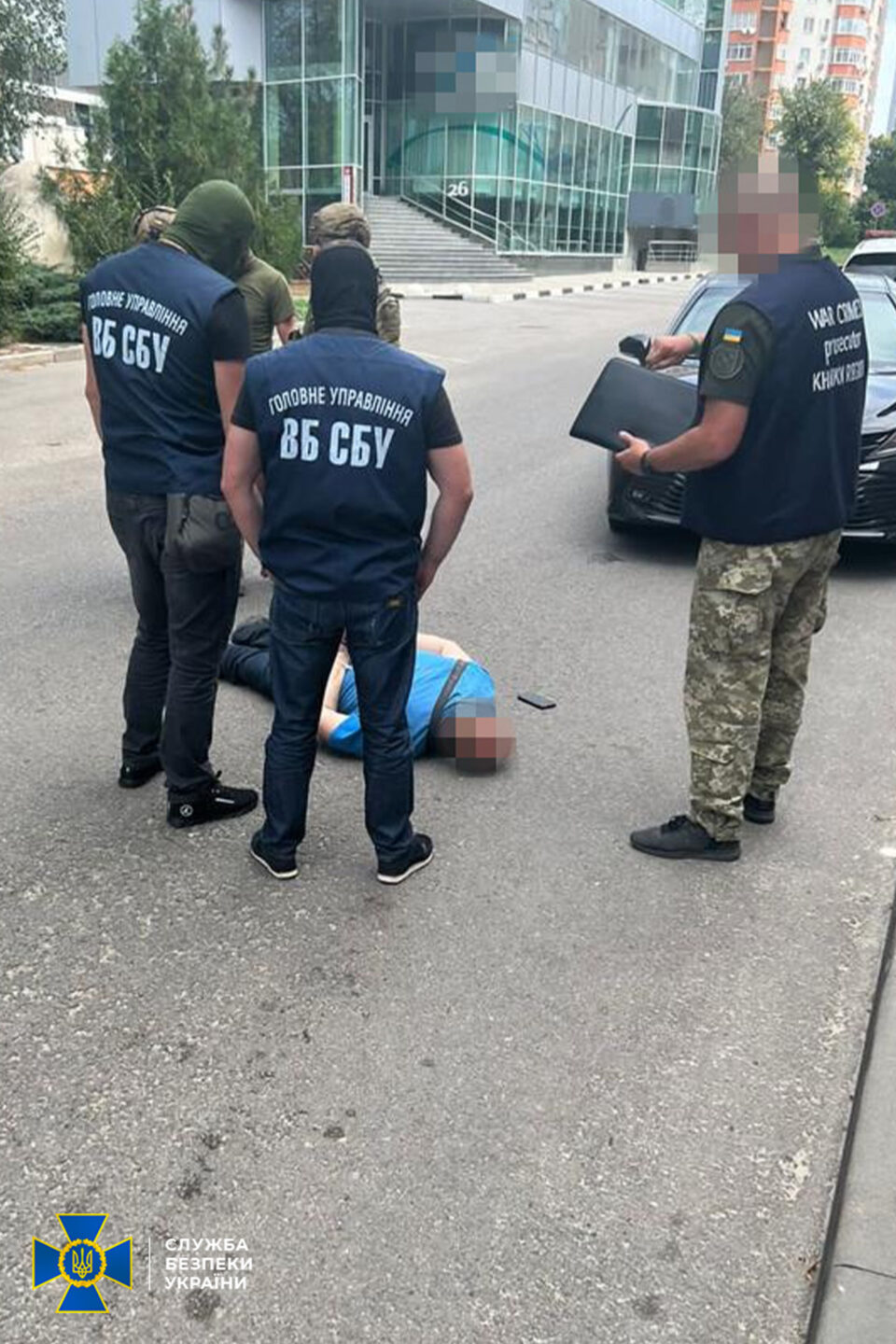 У Харкові затримали ділків, які вимагали з обвинуваченого гроші за уникнення тюремного строку у справі, що розслідувала спецслужба