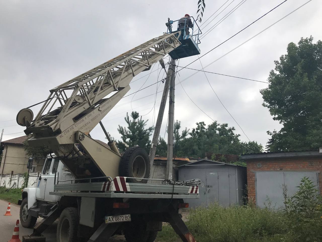 Енергетики відновили електропостачання після ракетного обстрілу Харкова