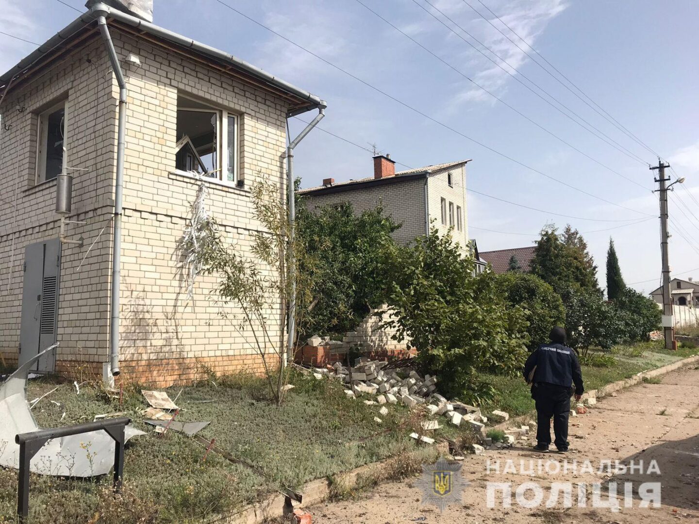 Слідчі фіксують наслідки ракетних обстрілів Харківської області