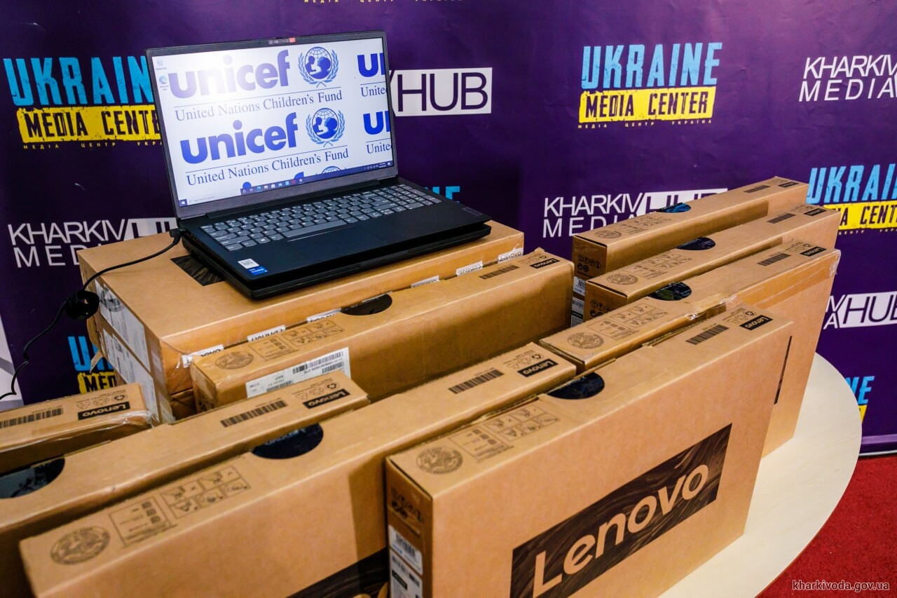Освітнім закладам Харківщини передали більш ніж 500 ноутбуків