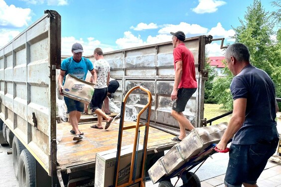 Громади Харківської області отримали понад 300 тисяч літрів олії та 47 тисяч літрів молока