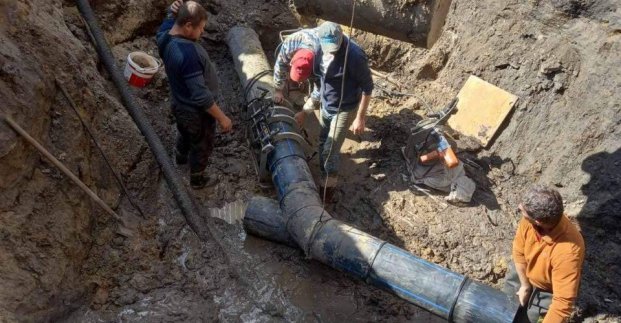 У Київському районі відновлюють мережі водопостачання після обстрілу