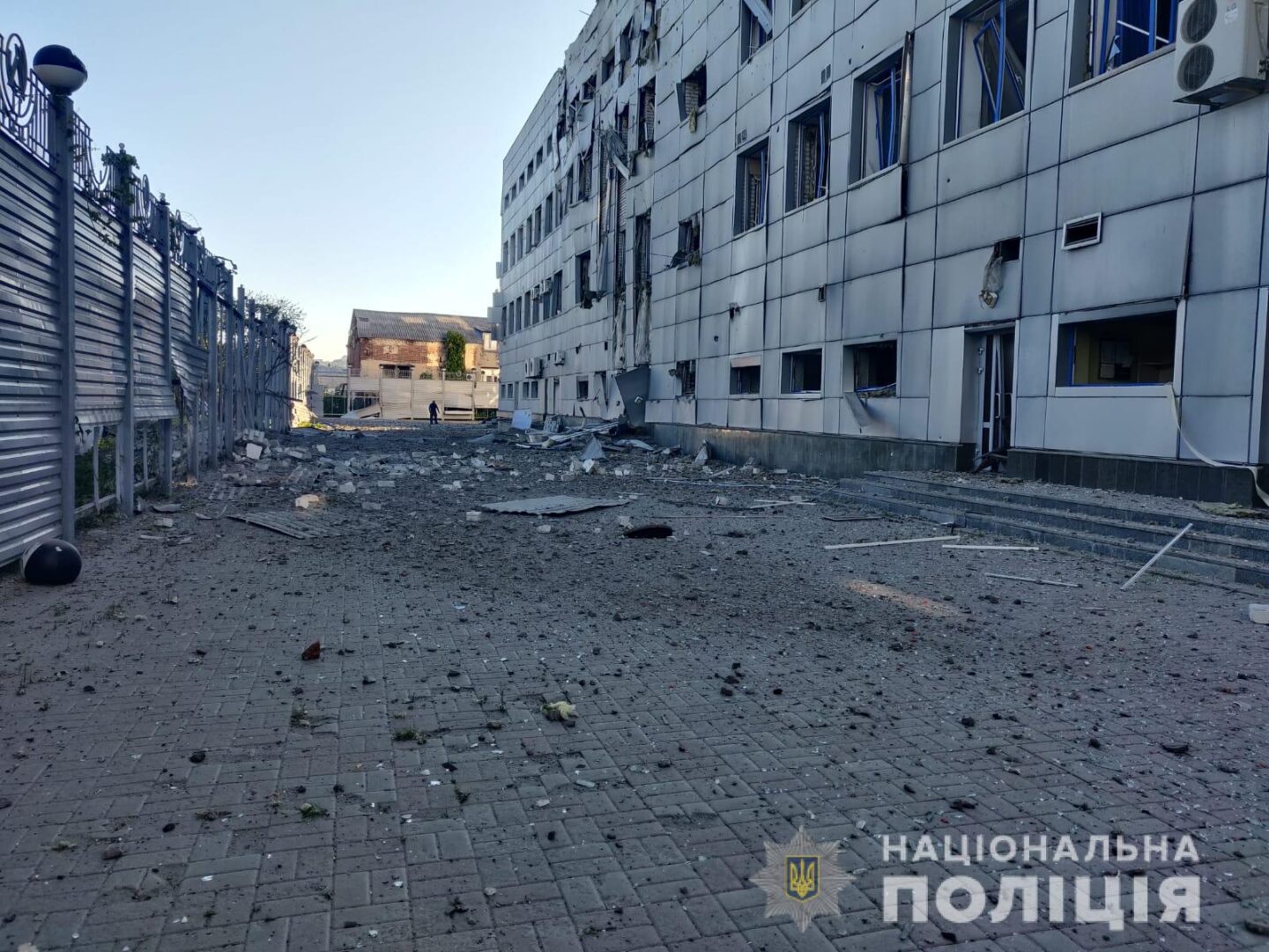 Поліція документує наслідки артилерійського обстрілу Холодногірського району Харкова