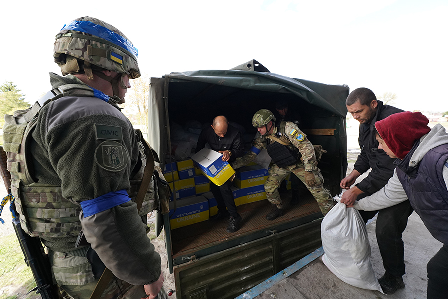 Окупанти намагалися зірвати гуманітарну місію: гвардійці доправили латвійський вантаж до Козачої Лопані