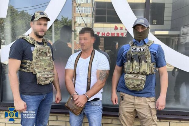 У Харківській області викрили та затримали громадянина України, який проводив підривну діяльність проти України