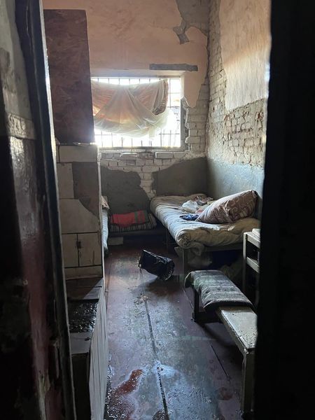 Поліція оприлюднила фото та відео з катівні в Ізюмі