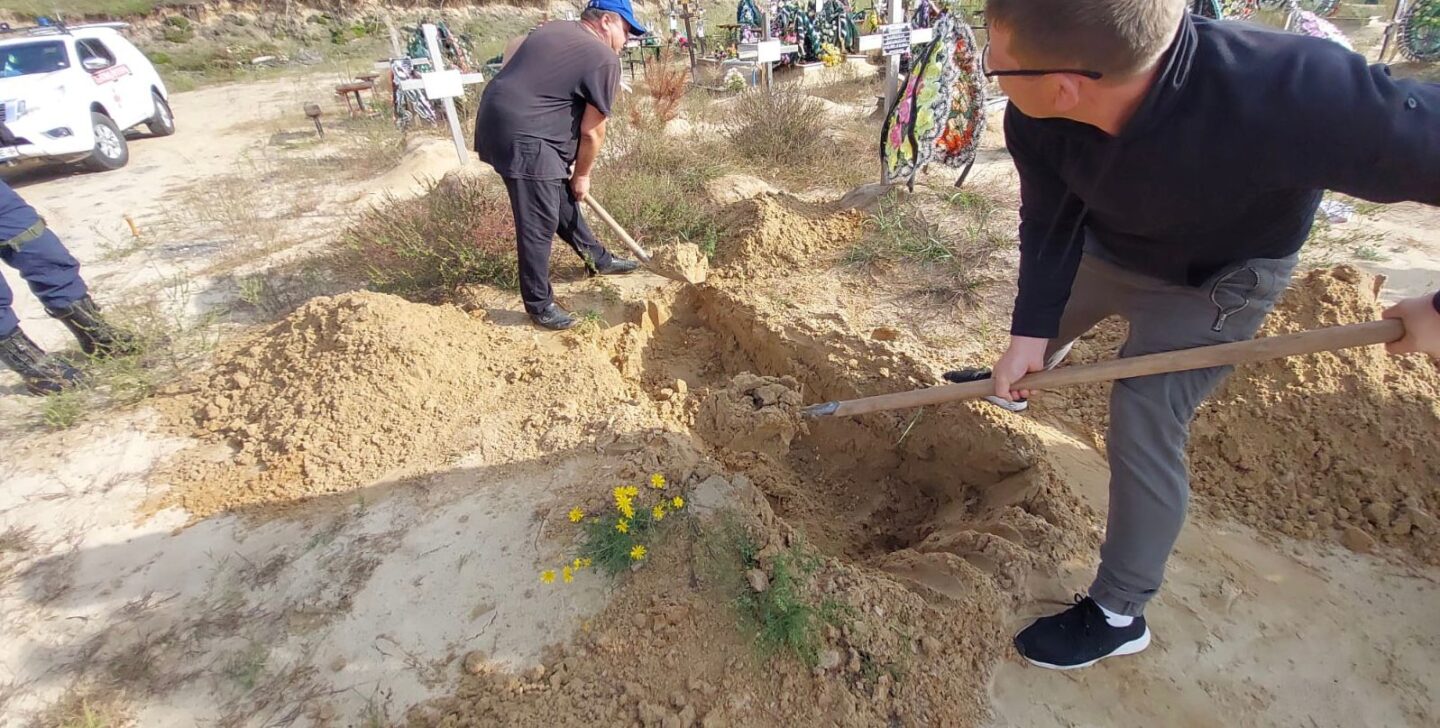 На Харківщині поліція виявила поховання цивільної особи із тілесними ушкодженнями