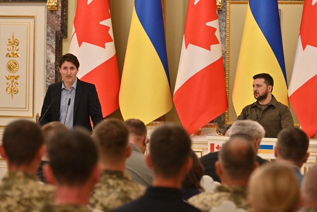«Канада засуджує ці огидні звірства»: Трюдо про масові поховання під Ізюмом