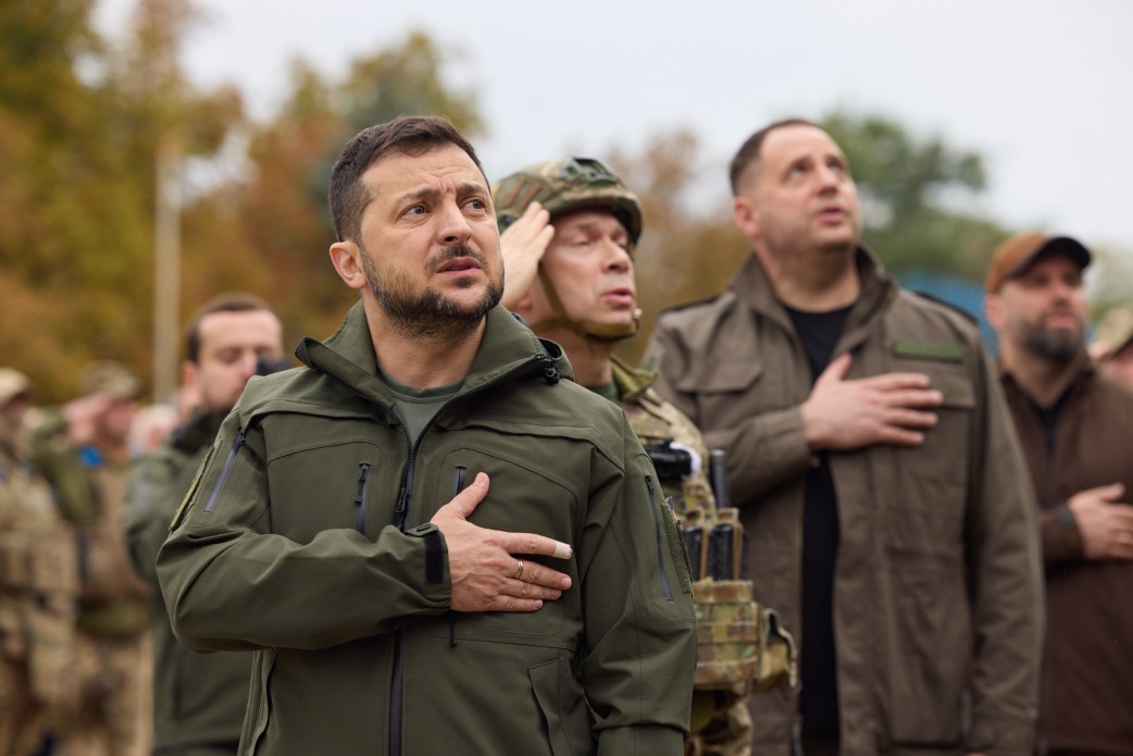 Президент узяв участь у церемонії підняття Державного прапора в деокупованому Ізюмі