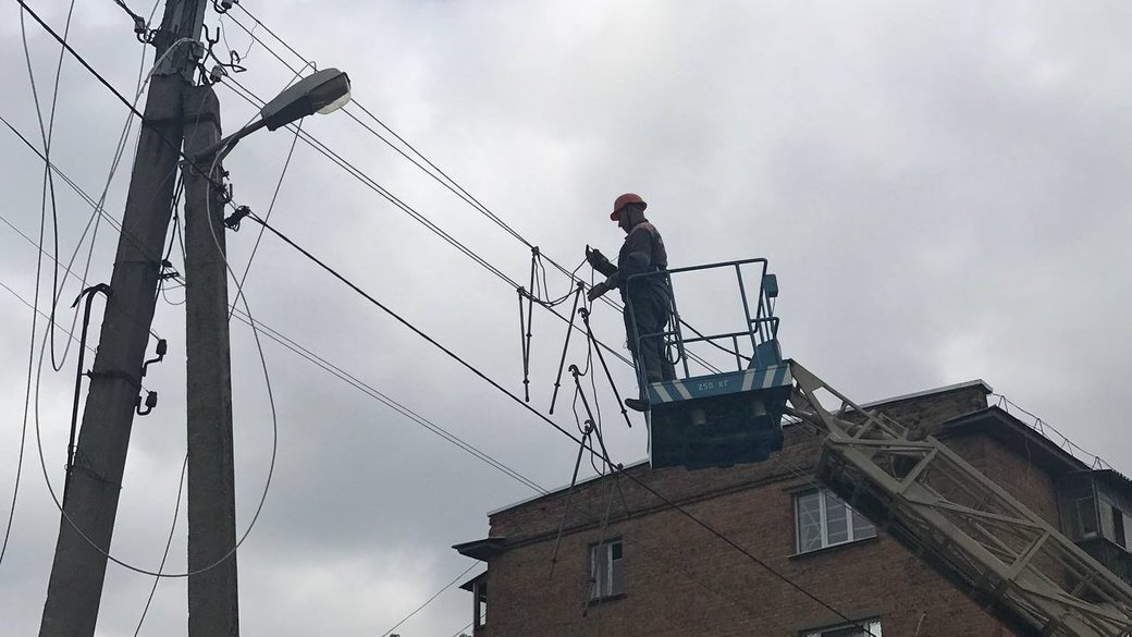 У Харкові на відновлення світла чекають ще близько 9 тисяч сімей