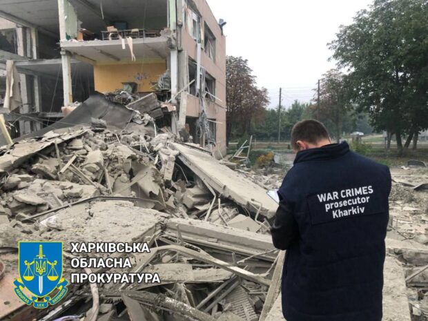 Окупанти обстріляли місто Лозова на Харківщині: зруйновано освітній заклад
