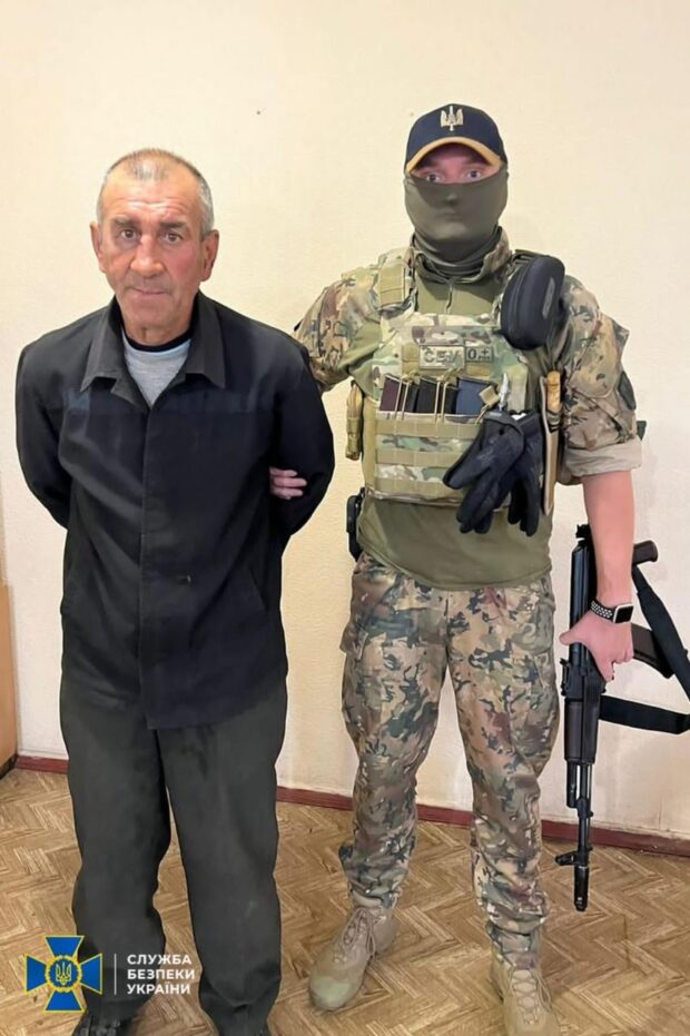 На деокупованій території Харківщини СБУ затримала колаборанта, який допомагав ворогу грабувати своїх односельців