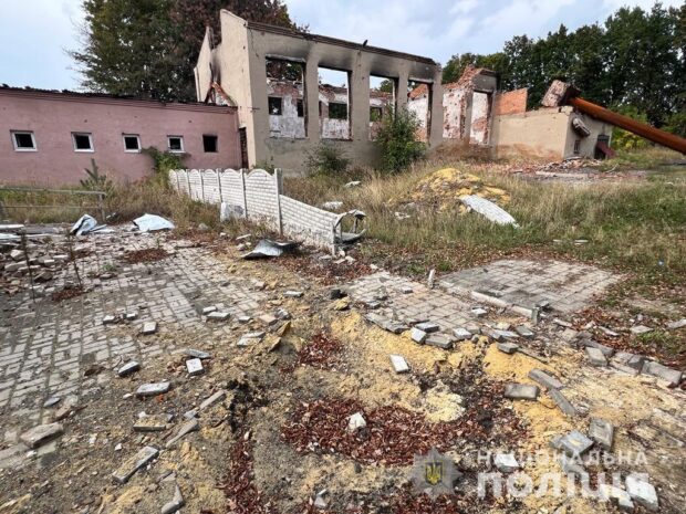 Зруйноване село та замінована школа: правоохоронці обстежили деокупований населений пункт Макарове на Харківщині