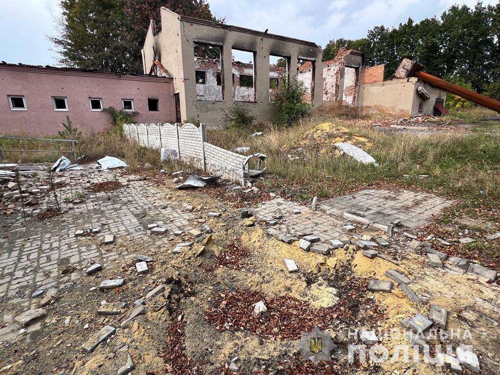 Зруйноване село та замінована школа: правоохоронці обстежили деокупований населений пункт Макарове на Харківщині