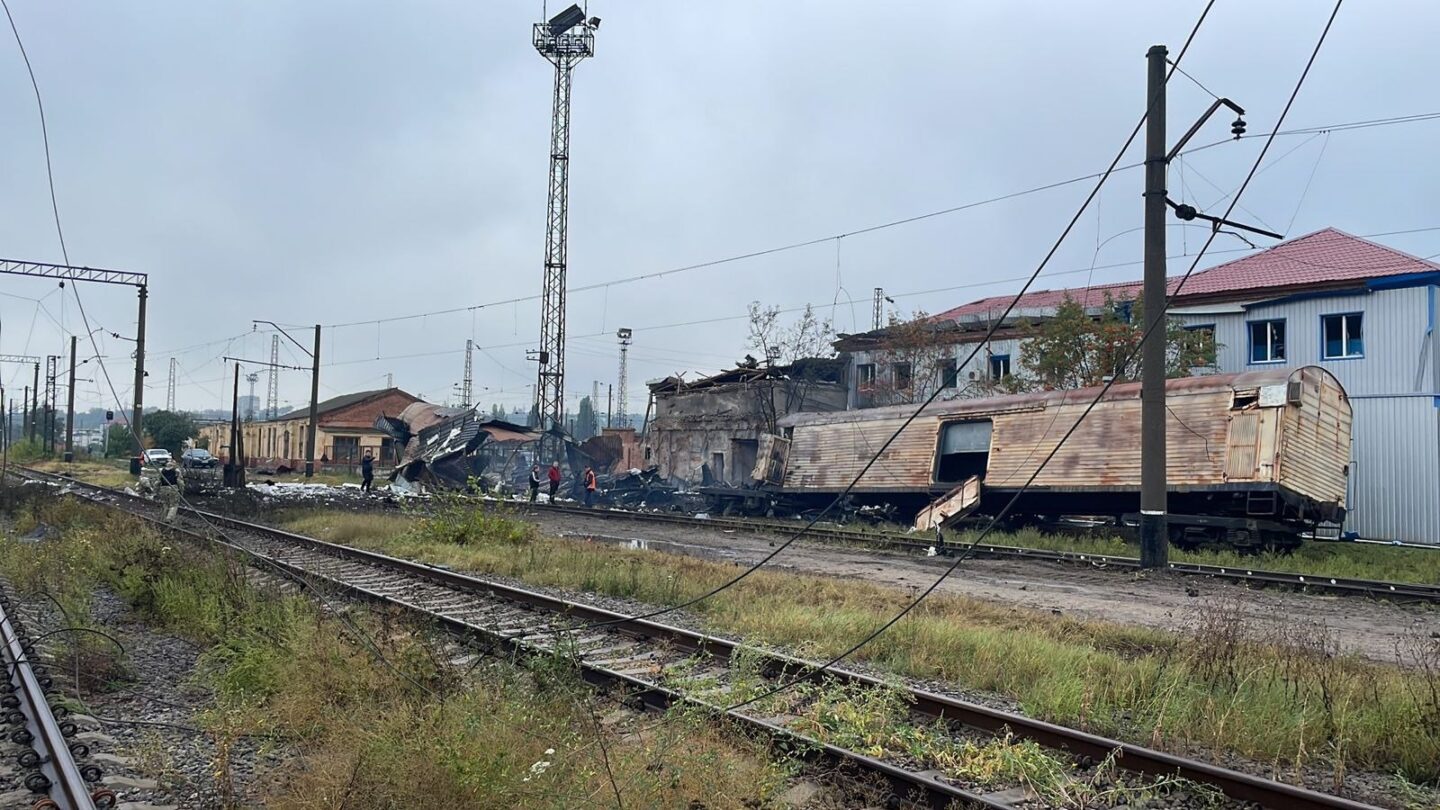 Вночі ворог вдарив по Холодногірському району Харкова: поліція фіксує наслідки обстрілу