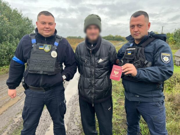 У Чугуївському районі Харківщини затримали окупанта, який переодягнувся в цивільний одяг та ховався в лісі
