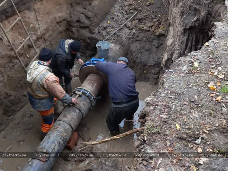 У Київському районі ремонтують водоводи
