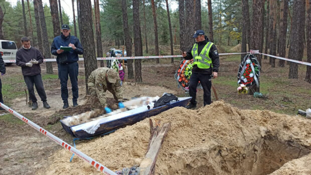 Розстріляні російськими військовими майже впритул: на Харківщині зафіксували ще один злочин росіян