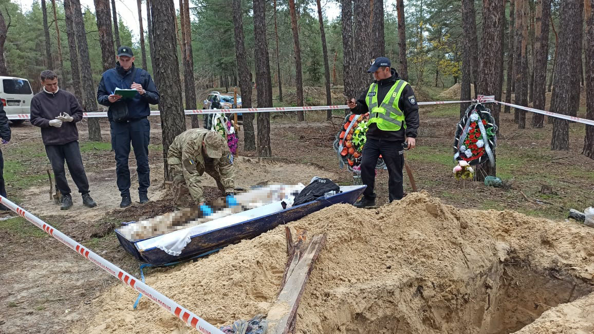 Розстріляні російськими військовими майже впритул: на Харківщині зафіксували ще один злочин росіян