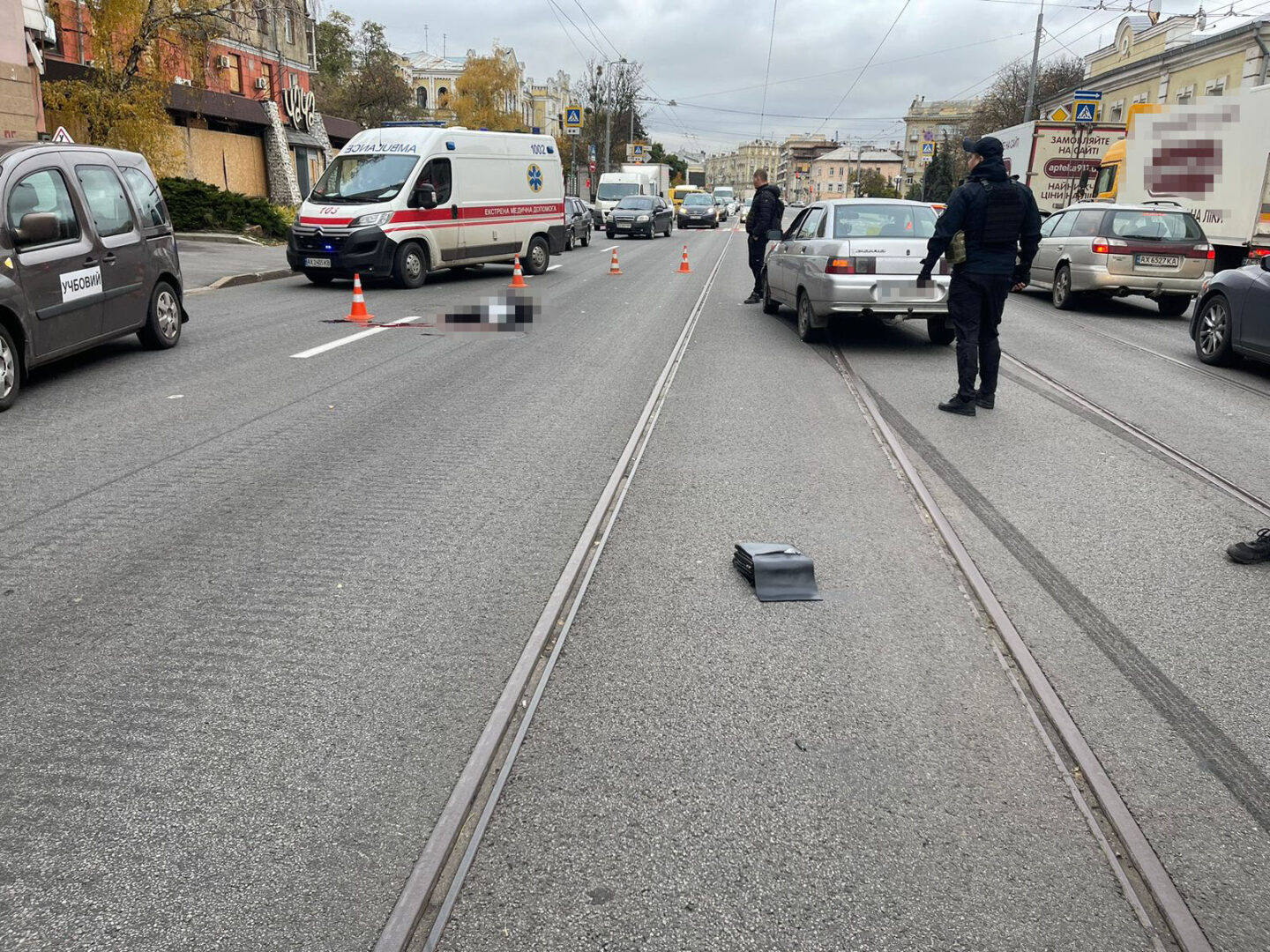 У Харкові під колесами автомобіля загинув 40-річний чоловік