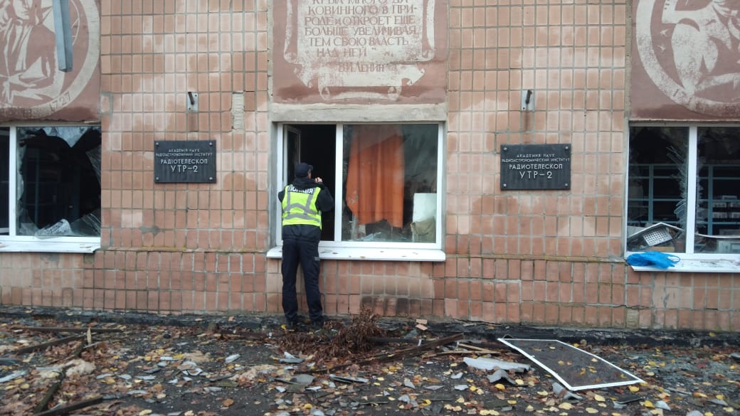Пошкодили найбільший в світі радіотелескоп: на Харківщині поліція документує злочини російських окупантів (відео)
