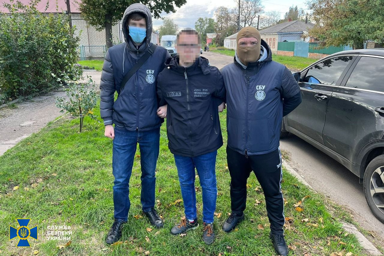 СБУ затримала «на гарячому» агента рф, який розвідував позиції ЗСУ на Харківщині