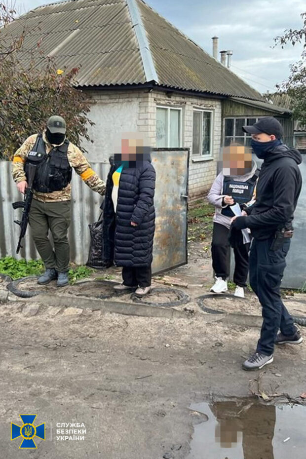 На Харківщині затримали колаборантку, яка очолювала окупаційну «роспочту»