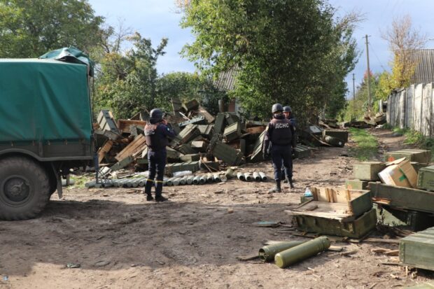 В Ізюмі та Балаклії рятувальники зведеного загону ДСНС розібрали близько 130 тонн залишків будівельних конструкцій