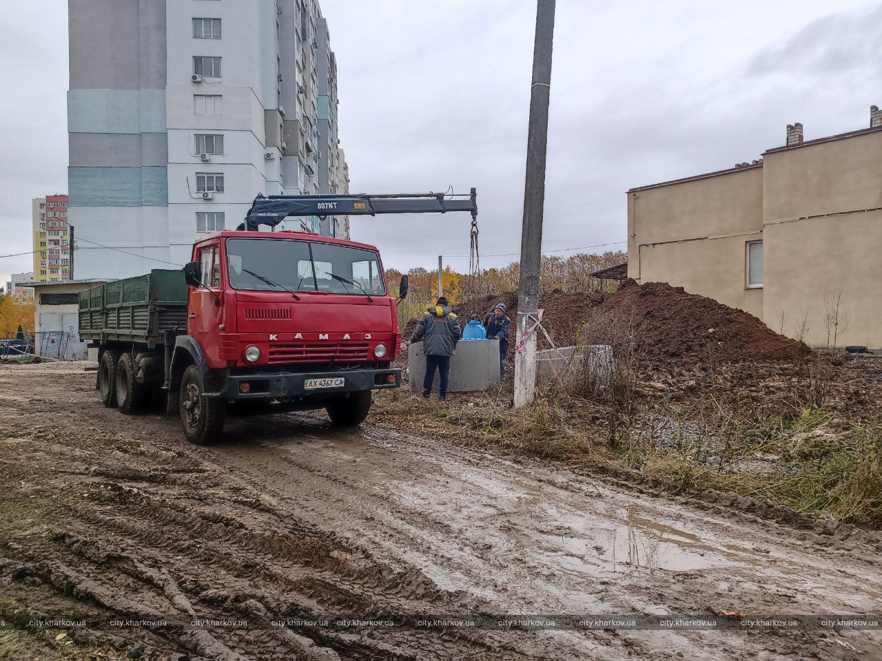 У Шевченківському районі перекладають водоводи