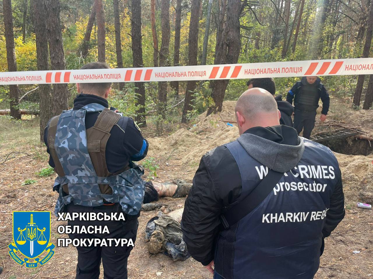 На Харківщині правоохоронці виявили два трупи цивільних, яких закатував російський спецназ: їх руки були з’єднані кайданками