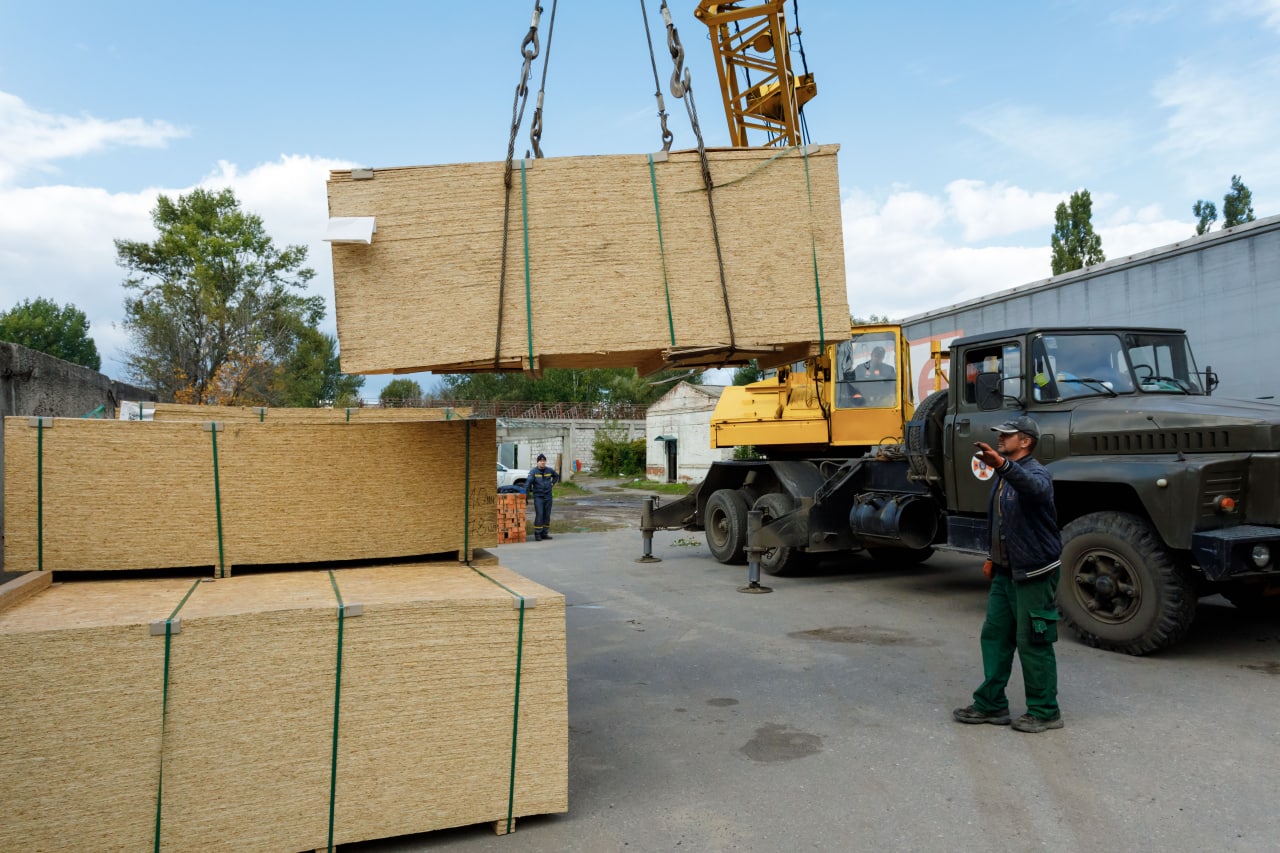 Звільнену територію Харківщини допомагають відбудовувати інші області України