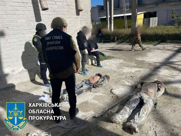 У деокупованому селищі на Харківщині правоохоронці виявили тіла двох чоловіків, закатованих росіянами