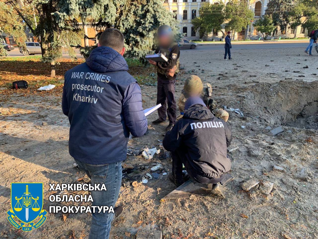 Вночі російські окупанти завдали ракетного удару по двом районам Харкова: поранено цивільного