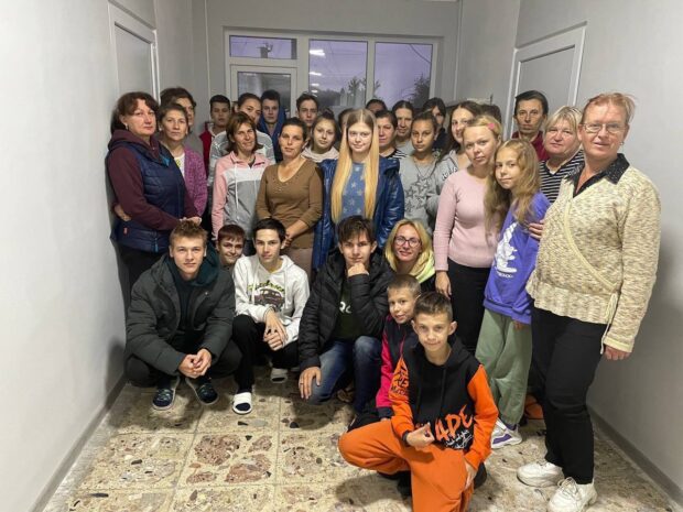 Додому повернулись 37 депортованих окупантами з Харківщини дітей