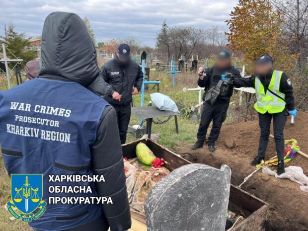У селі Новий Бурлук на Харківщині ексгумовано тіло 10-річної дівчинки, яку вбили росіяни