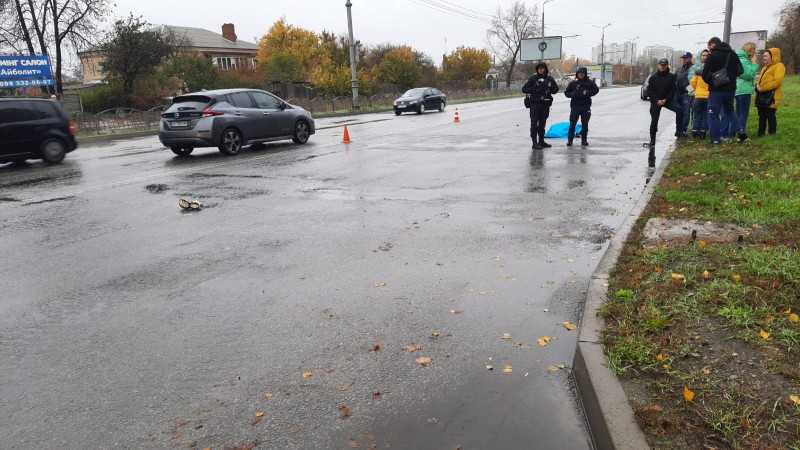 У Харкові під колесами авто загинув чоловік