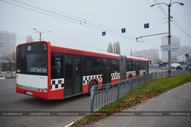На магістралях Харкова курсують автобуси, які передали з Чехії