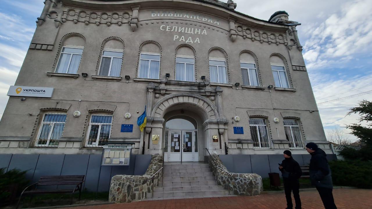 Вчинила публічну наругу над Державним Прапором України: слідчі повідомили про підозру мешканці Харківщини
