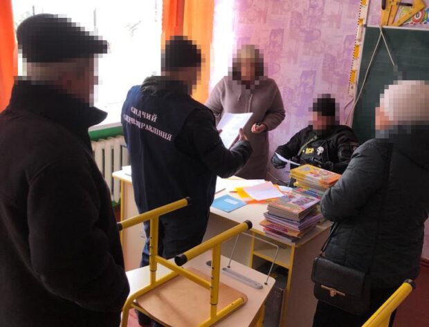Поширення у закладах освіти пропагандистської проросійської політики: на Харківщині поліція затримала двох освітян-колаборантів