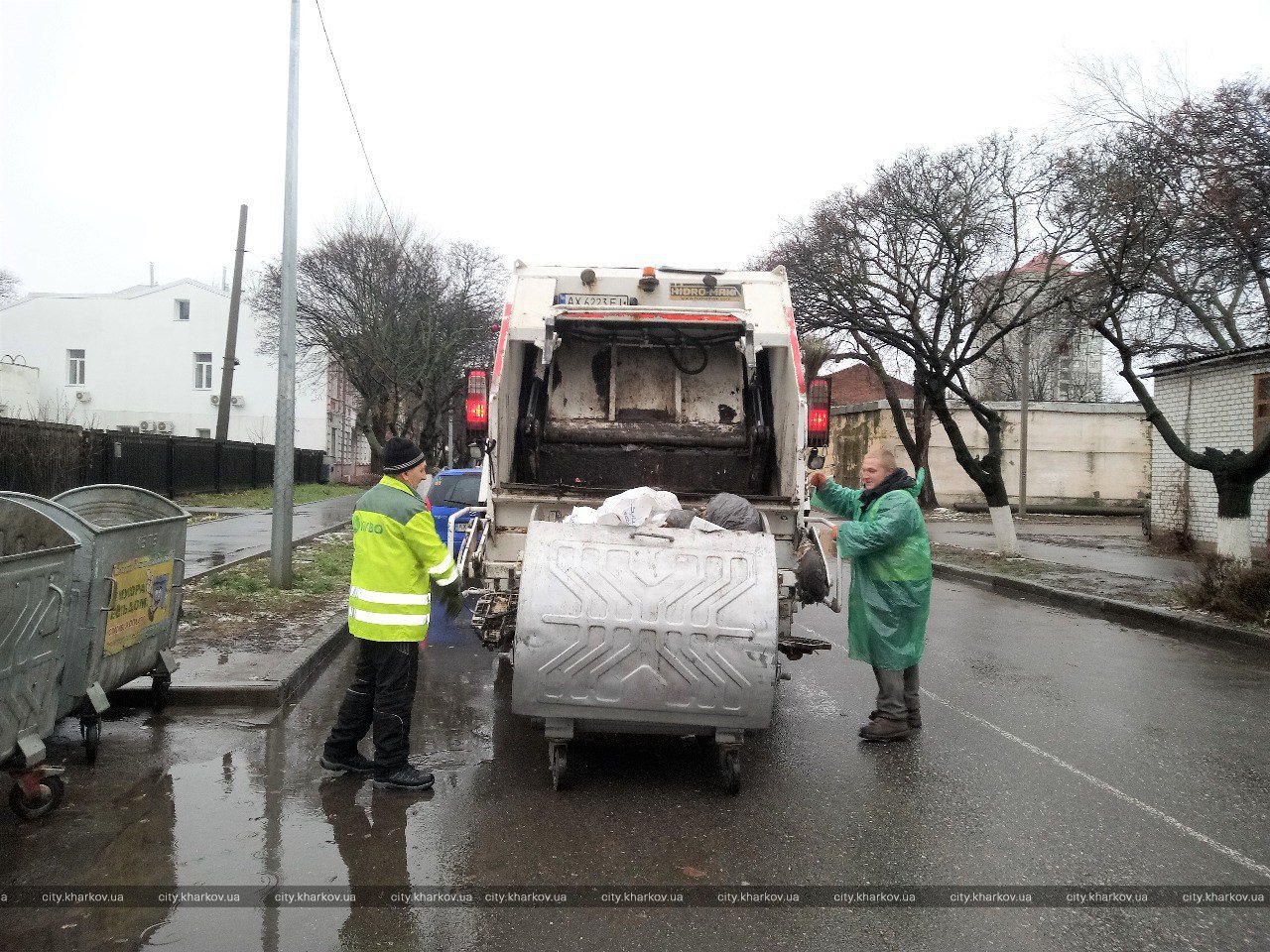 КВПВ наводить лад на вулицях у Холодногірському районі