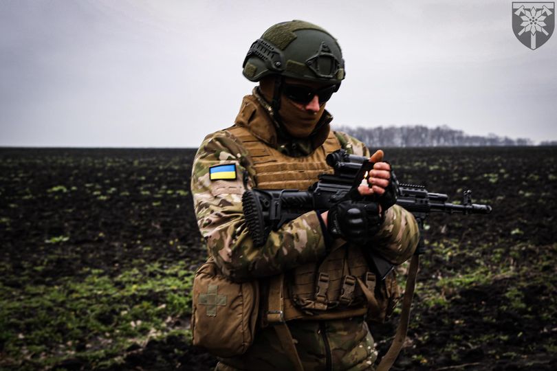 Російські окупанти продовжують утримувати угруповання своїх військ у прикордонних районах Бєлгородської області – Генштаб ЗСУ