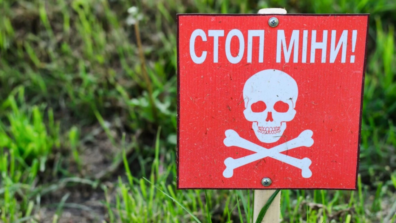На трасі біля Чкаловського в Чугуївському районі підірвалися працівники дорожньої служби