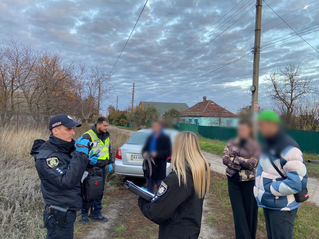На Харківщині на кладовищі затримали чоловіка, який на кладовищі робив наркотичні “закладки”
